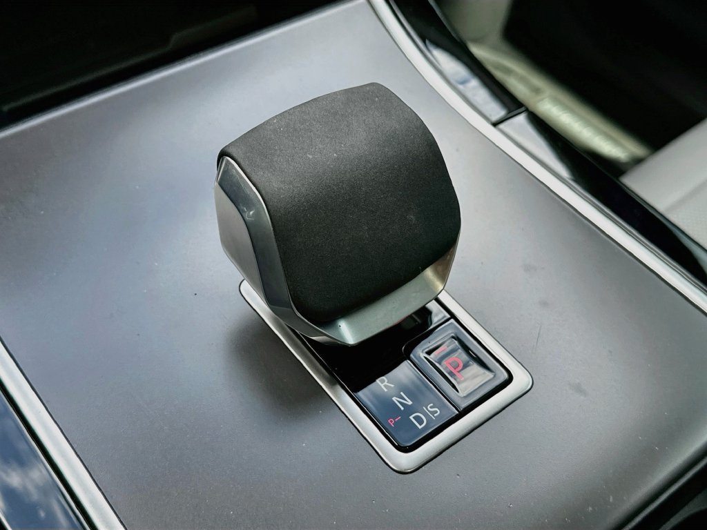 Used 2026 Land Rover Range Rover Velar S AWD/4WD image 18