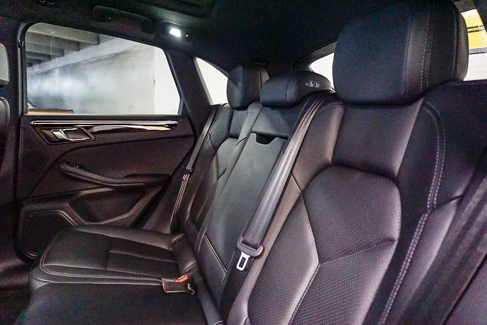 Certified 2025 Porsche Macan AWD/4WD image 19