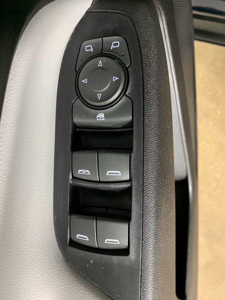 Used 2019 Chevrolet Equinox LS AWD/4WD image 17