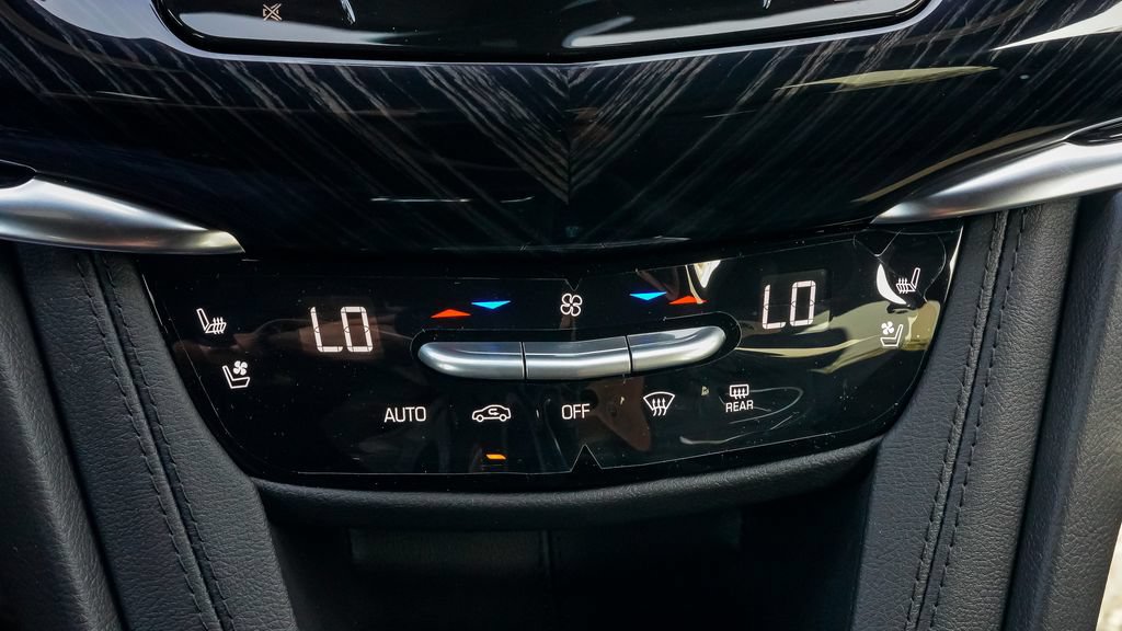Used 2025 Cadillac XT6 Premium Luxury w/ Technology Package FWD image 23