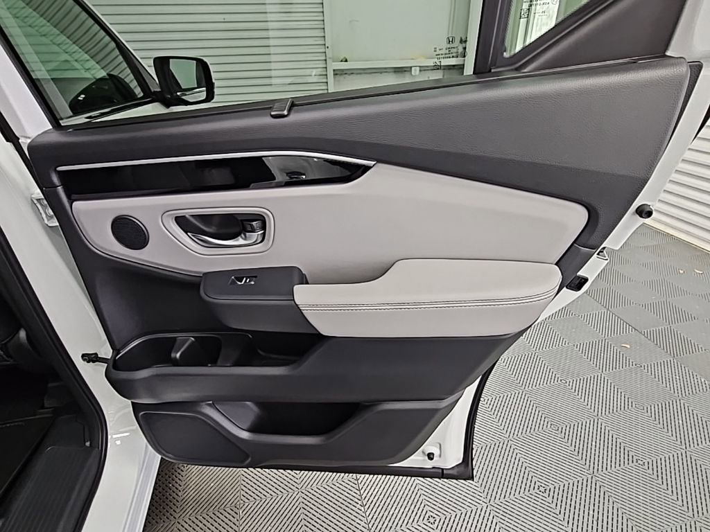 New 2025 Honda Pilot Touring image 40