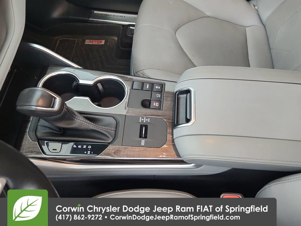 Used 2023 Toyota Highlander Platinum FWD image 30