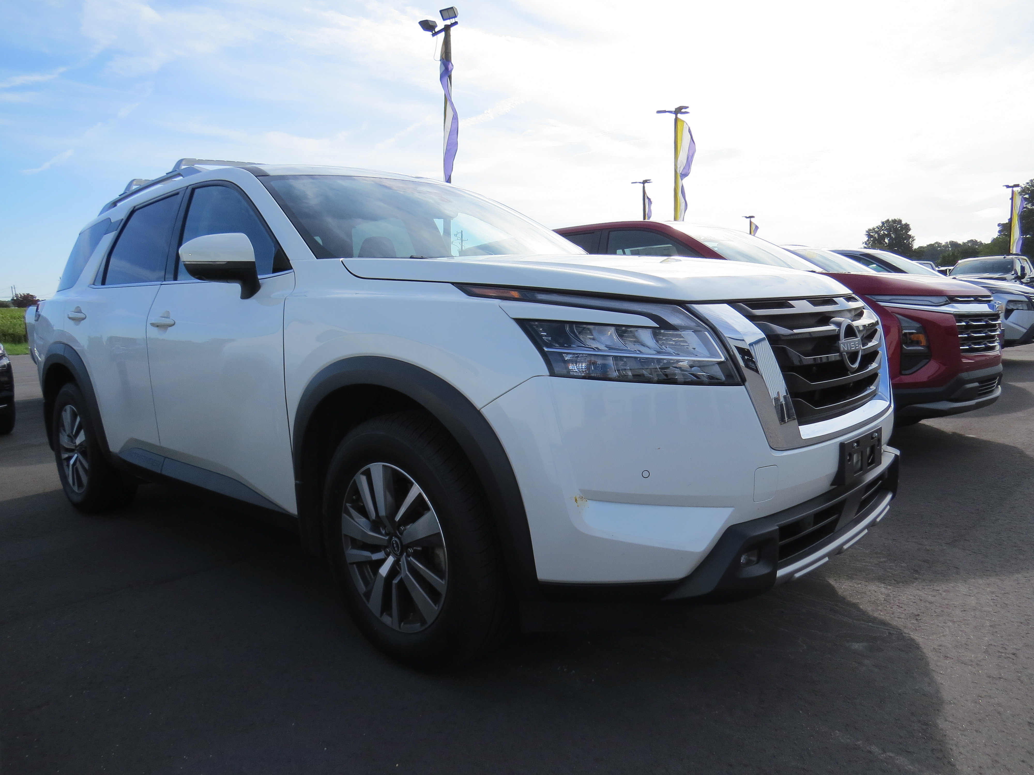 Used 2023 Nissan Pathfinder SL