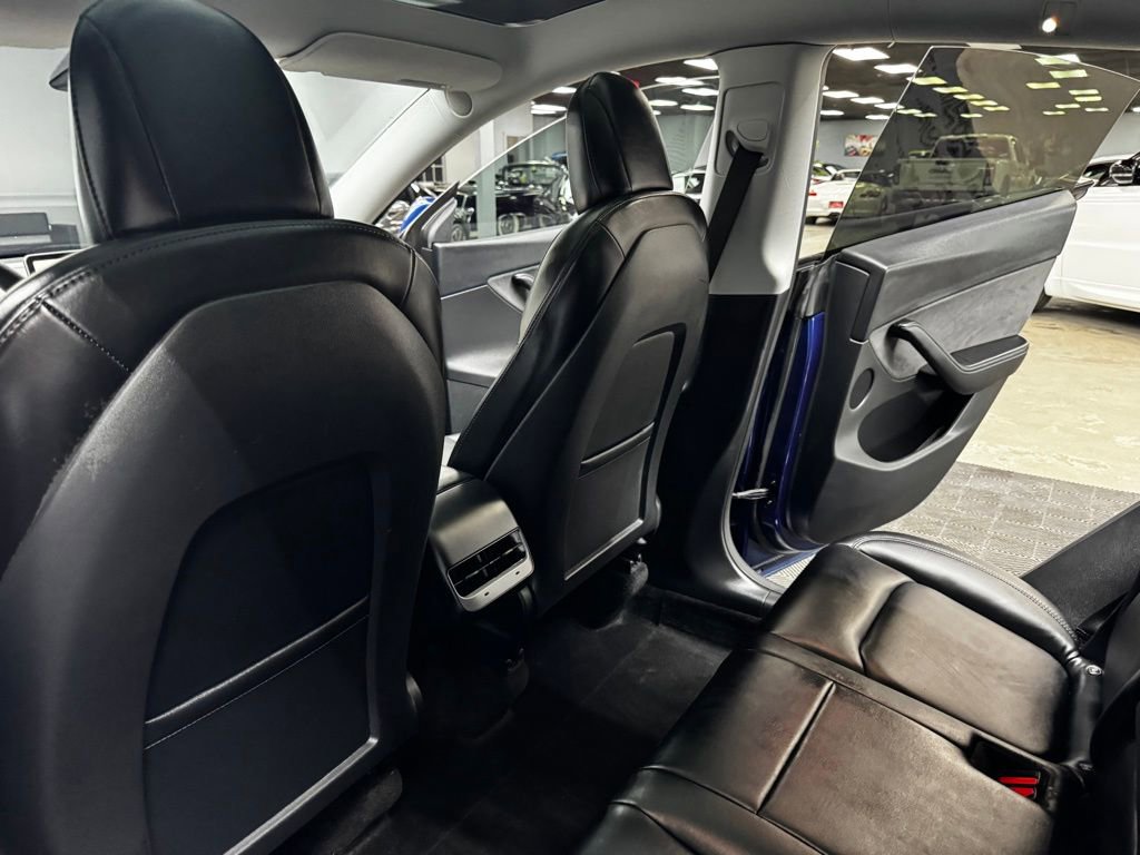 Used 2022 Tesla Model Y Long Range image 39