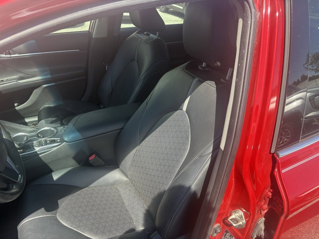 Used 2020 Toyota Camry XSE image 6