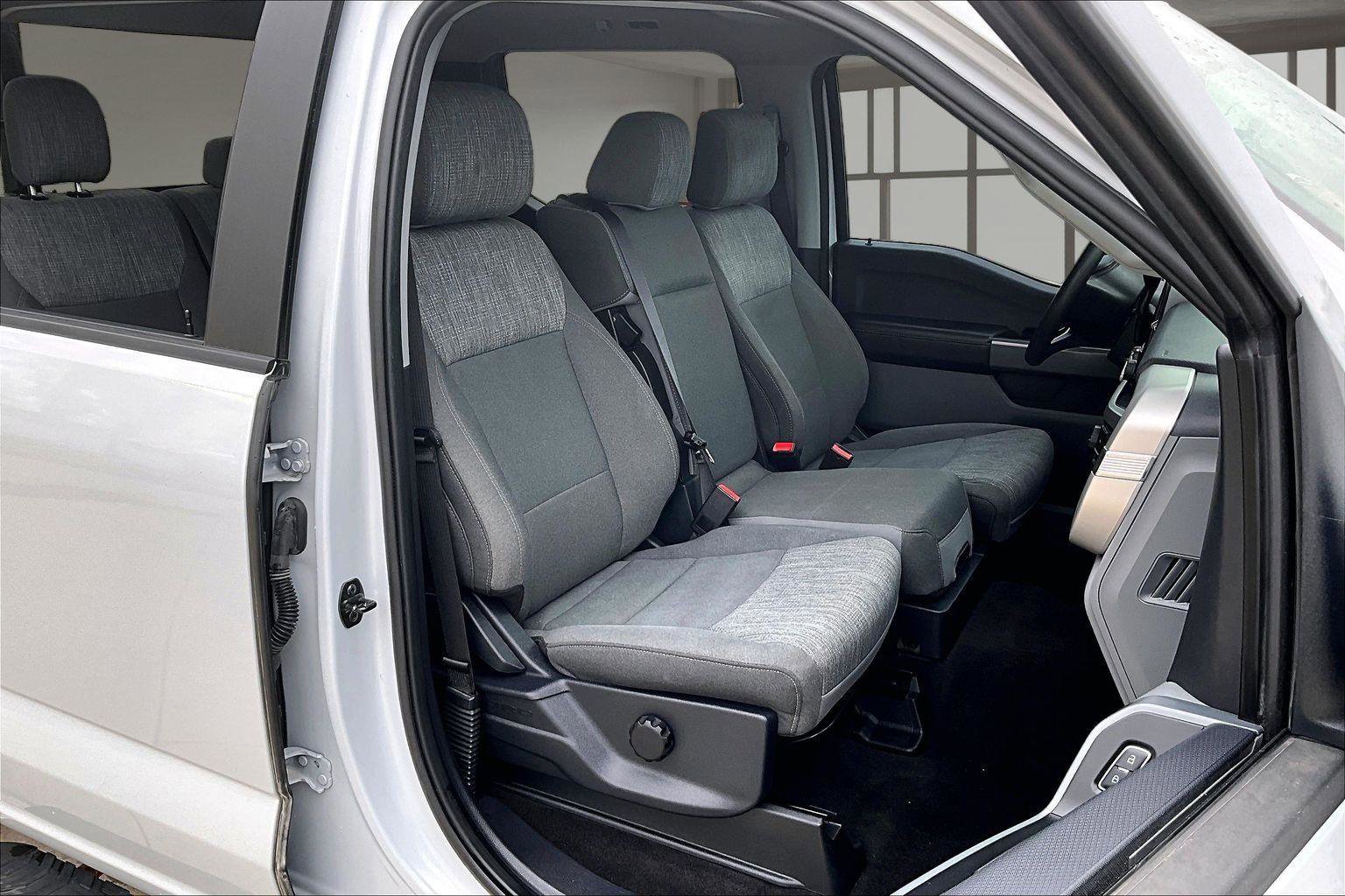 Used 2022 Ford F150 XLT w/ Trailer Tow Package image 8