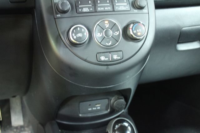 Used 2013 Kia Soul FWD image 21
