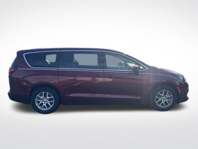 Used 2023 Chrysler Voyager LX FWD image 7