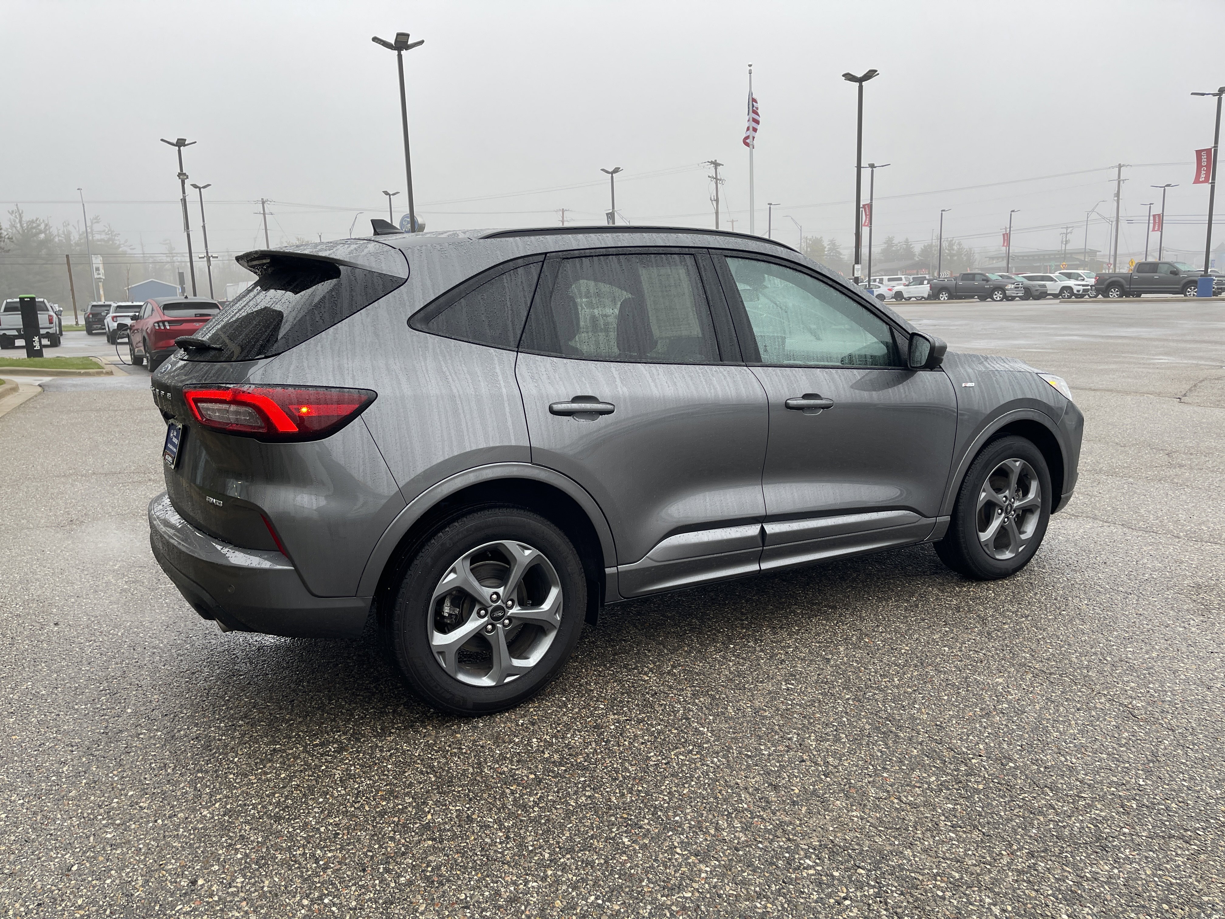 Certified 2023 Ford Escape ST-Line Select w/ Tech Pack #2 AWD/4WD image 3