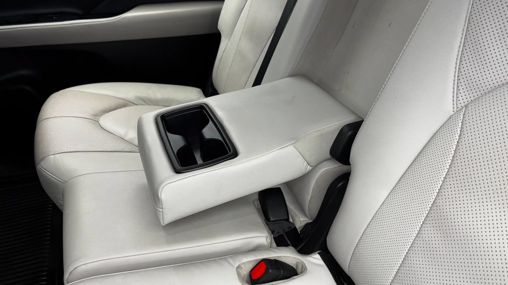 Used 2024 Toyota Grand Highlander AWD image 28