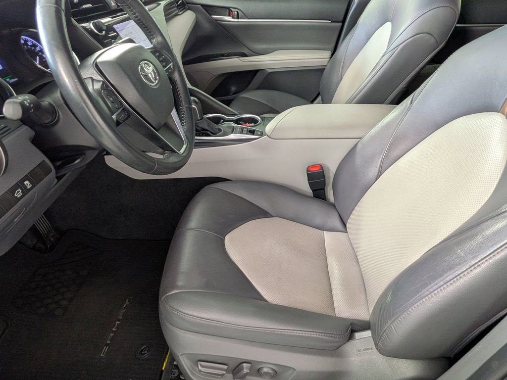 Used 2020 Toyota Camry XLE FWD image 21