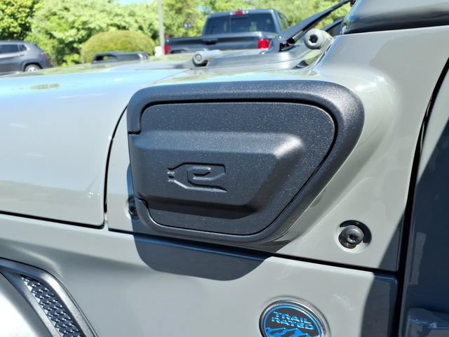 Used 2023 Jeep Wrangler Unlimited w/ Sun & Screen Package AWD/4WD image 12