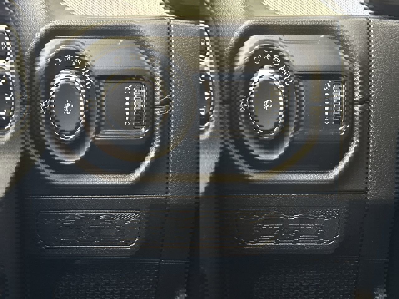 Used 2024 Jeep Wrangler Unlimited Sahara image 16