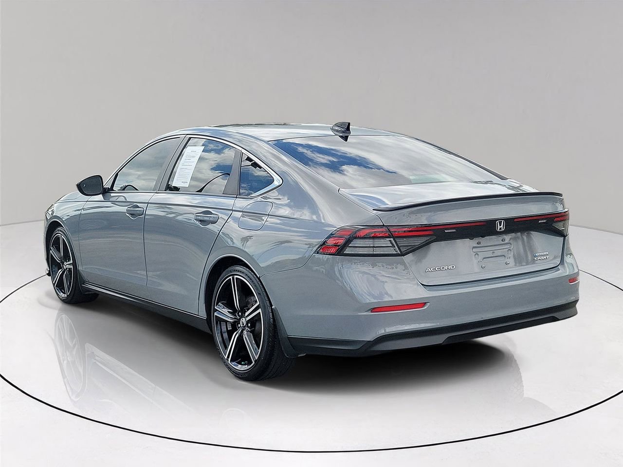 Used 2024 Honda Accord Sport image 4