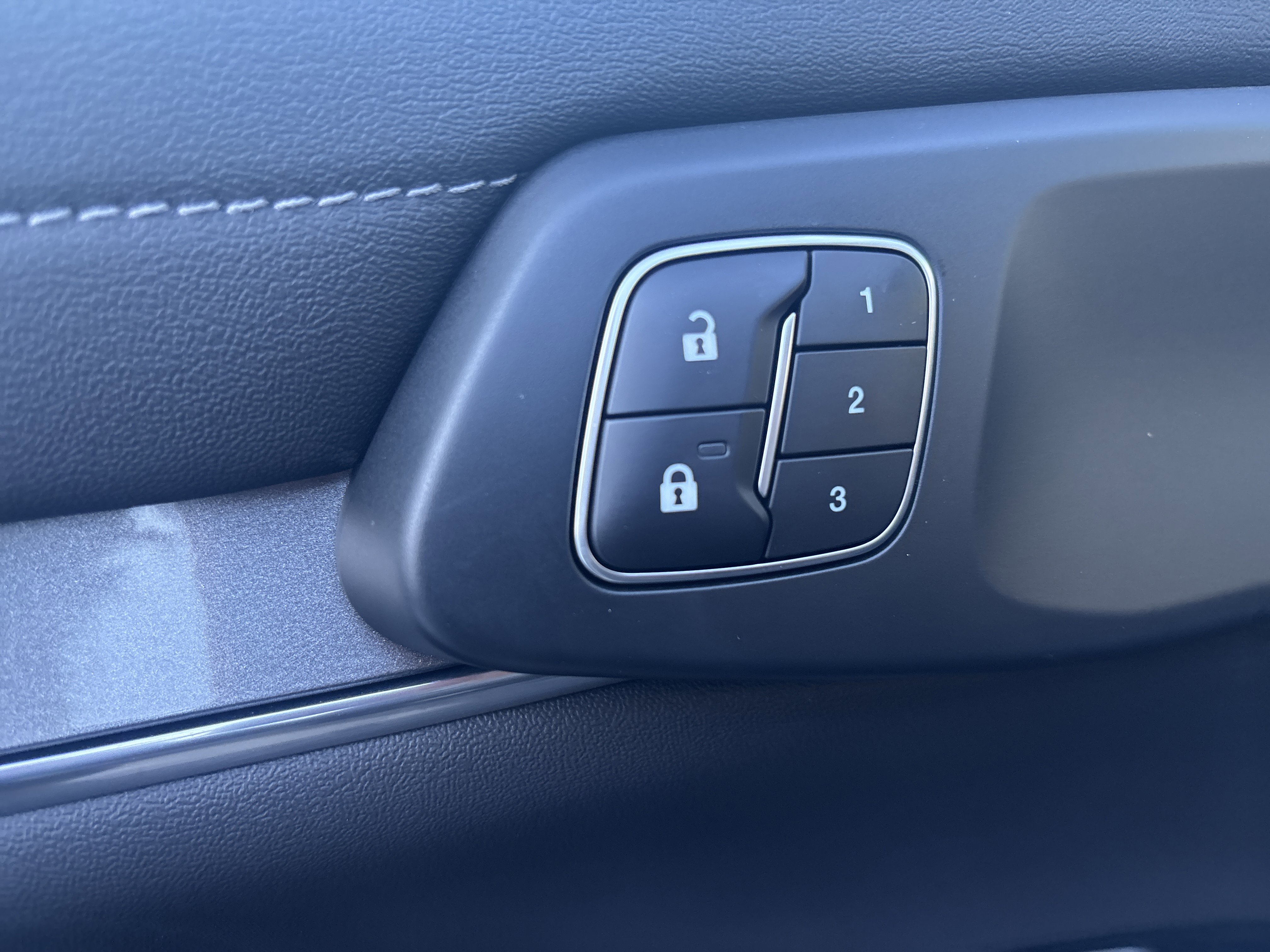 Used 2025 Ford Ranger Lariat w/ Trailer Tow Package image 11