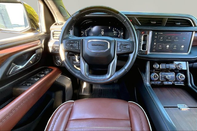 Used 2024 GMC Yukon Denali Ultimate AWD/4WD image 8