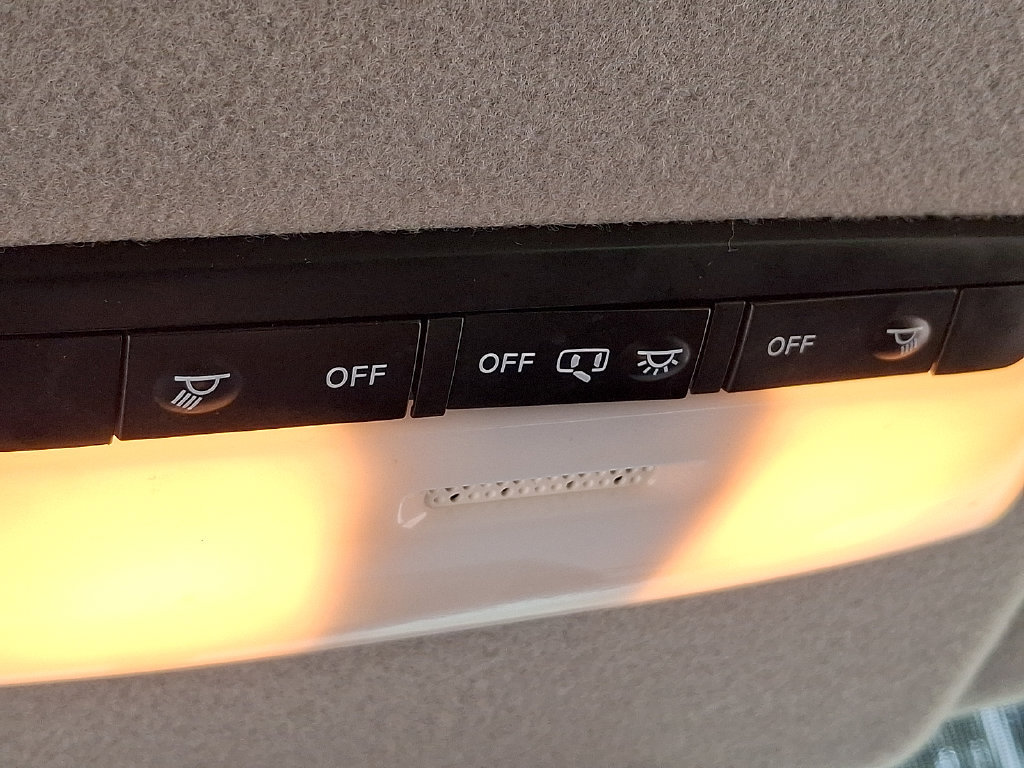 Used 2023 Nissan Kicks SV w/ Interior Electronics Package FWD image 25