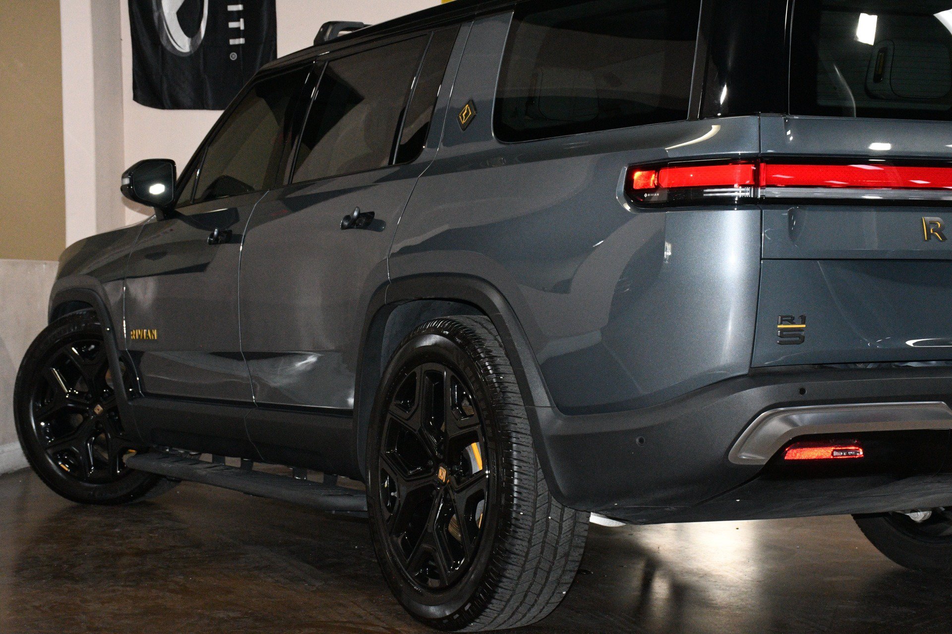 Used 2023 Rivian R1S Launch Edition Quad AWD/4WD image 55