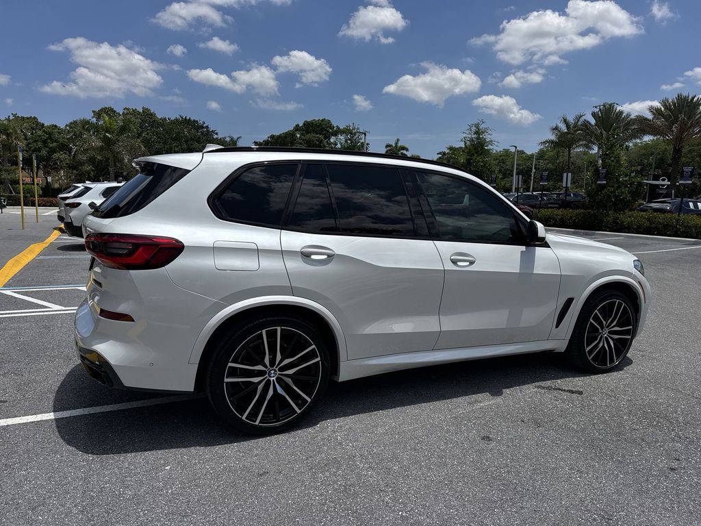Used 2019 BMW X5 xDrive50i w/ M Sport Package AWD/4WD image 4