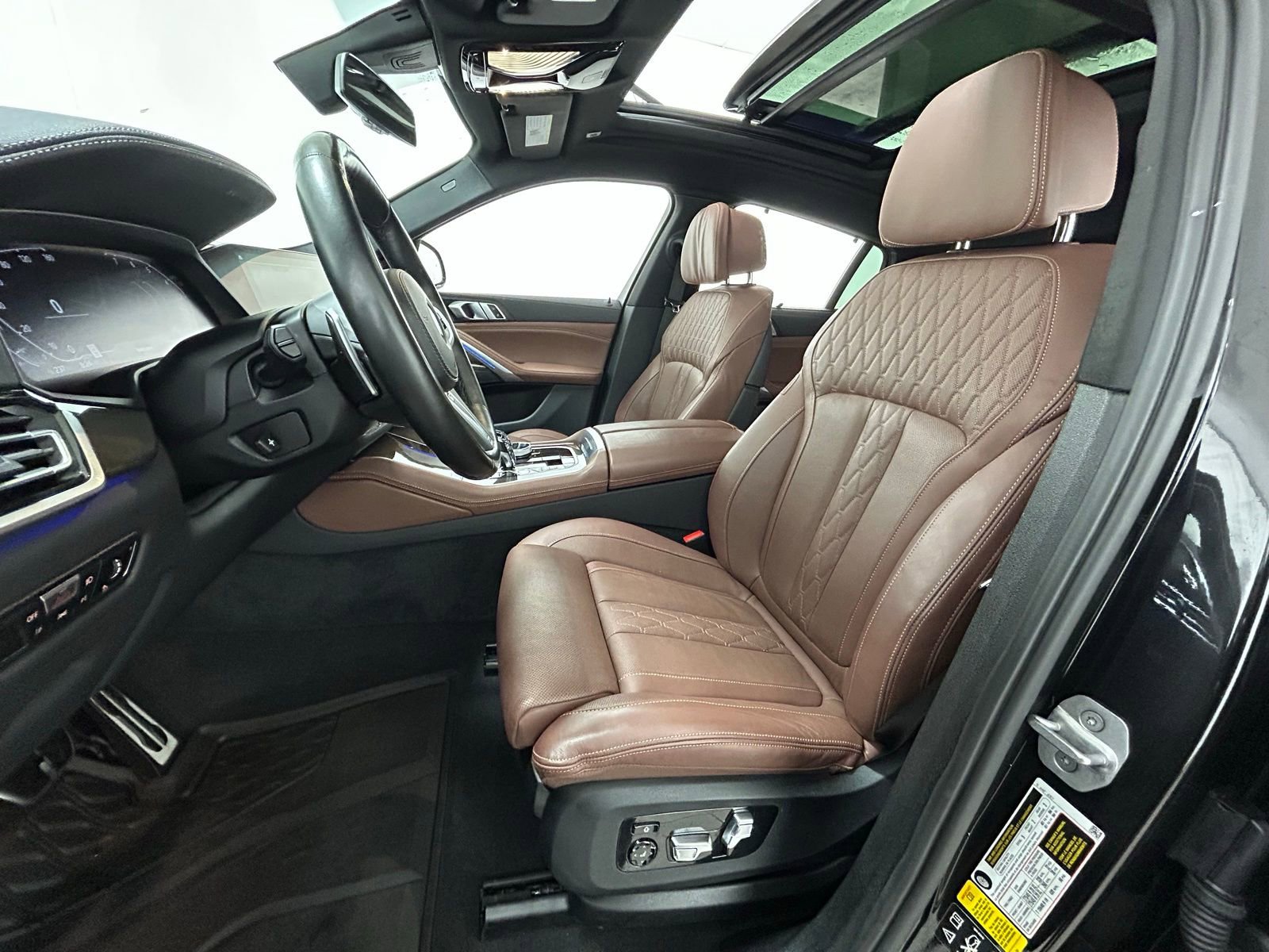 Used 2022 BMW X6 xDrive40i w/ Executive Package image 29