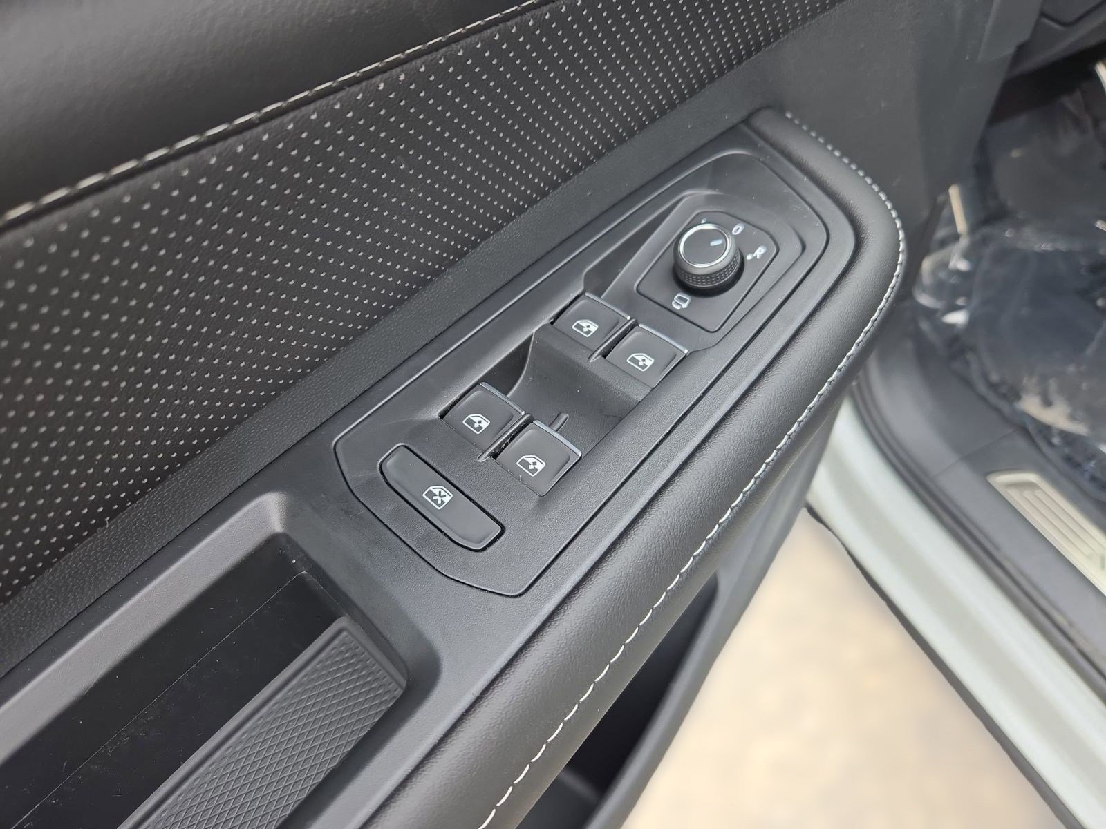 New 2026 Volkswagen Atlas SEL Premium R-Line image 13