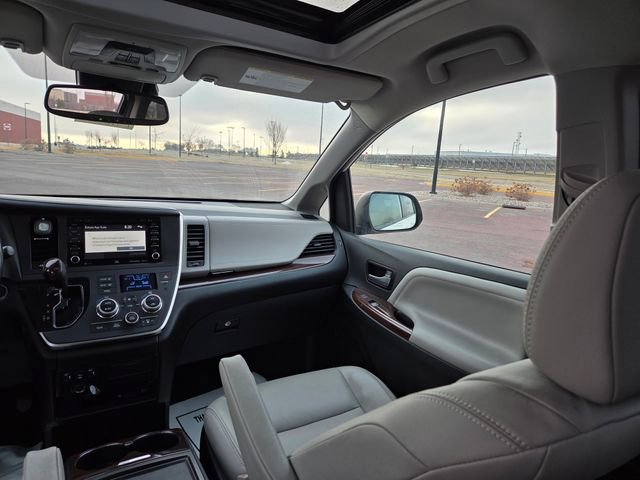 Used 2019 Toyota Sienna Limited Premium image 53