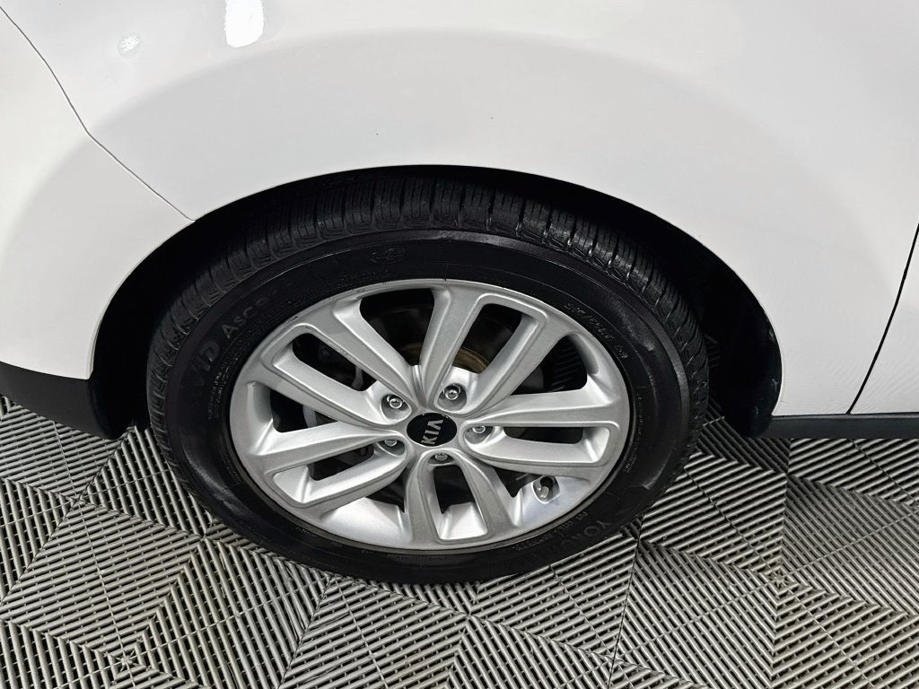 Used 2017 Kia Soul + w/ Primo Package FWD image 33