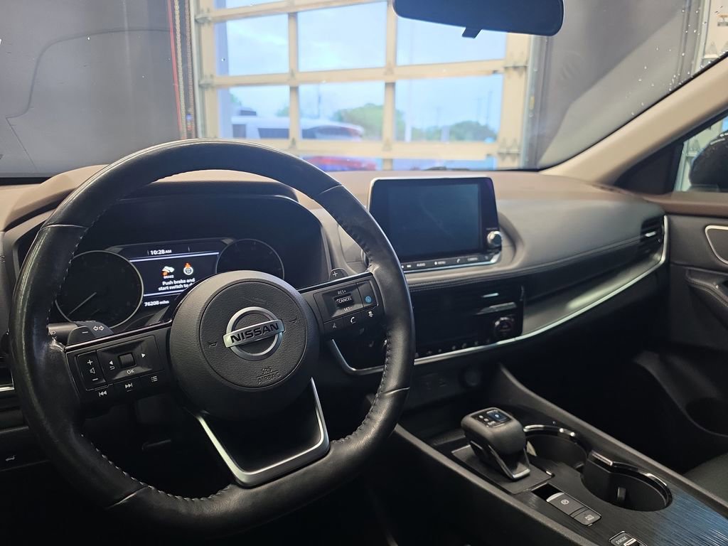 Used 2021 Nissan Rogue SV w/ Premium Package image 16