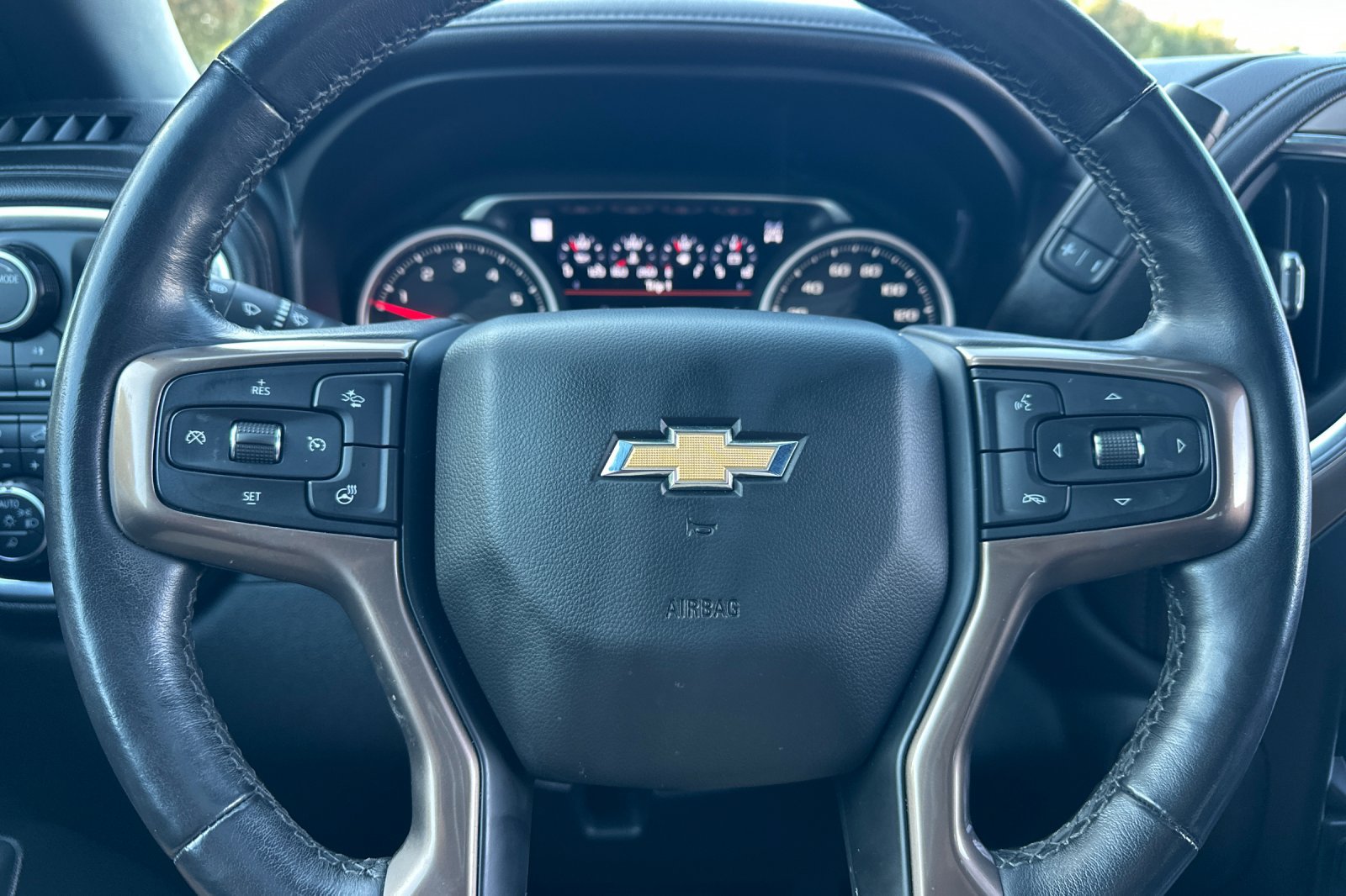 Used 2020 Chevrolet Silverado 1500 High Country w/ Technology Package AWD/4WD image 23