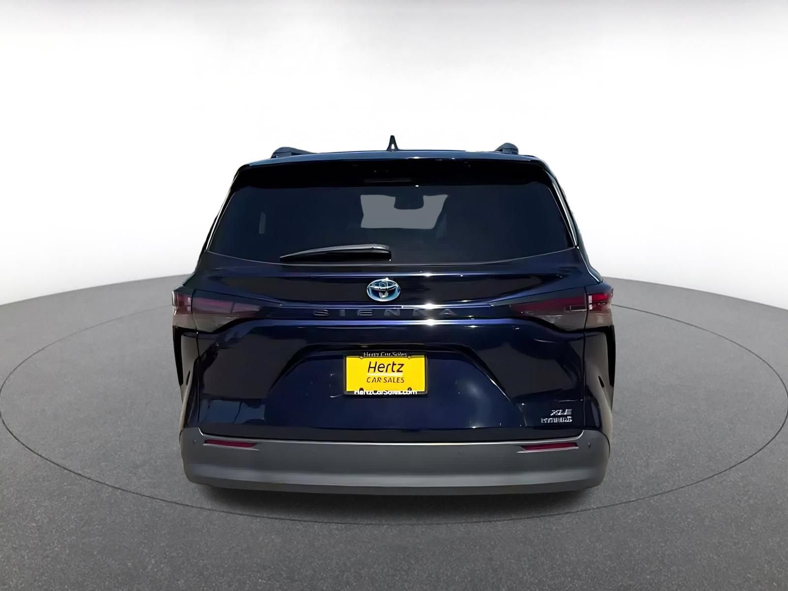 Used 2024 Toyota Sienna XLE FWD image 12