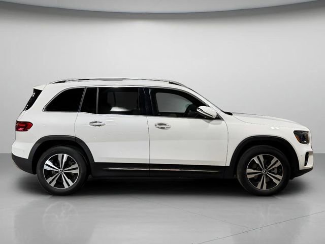 Used 2025 Mercedes-Benz GLB 250 4MATIC image 4