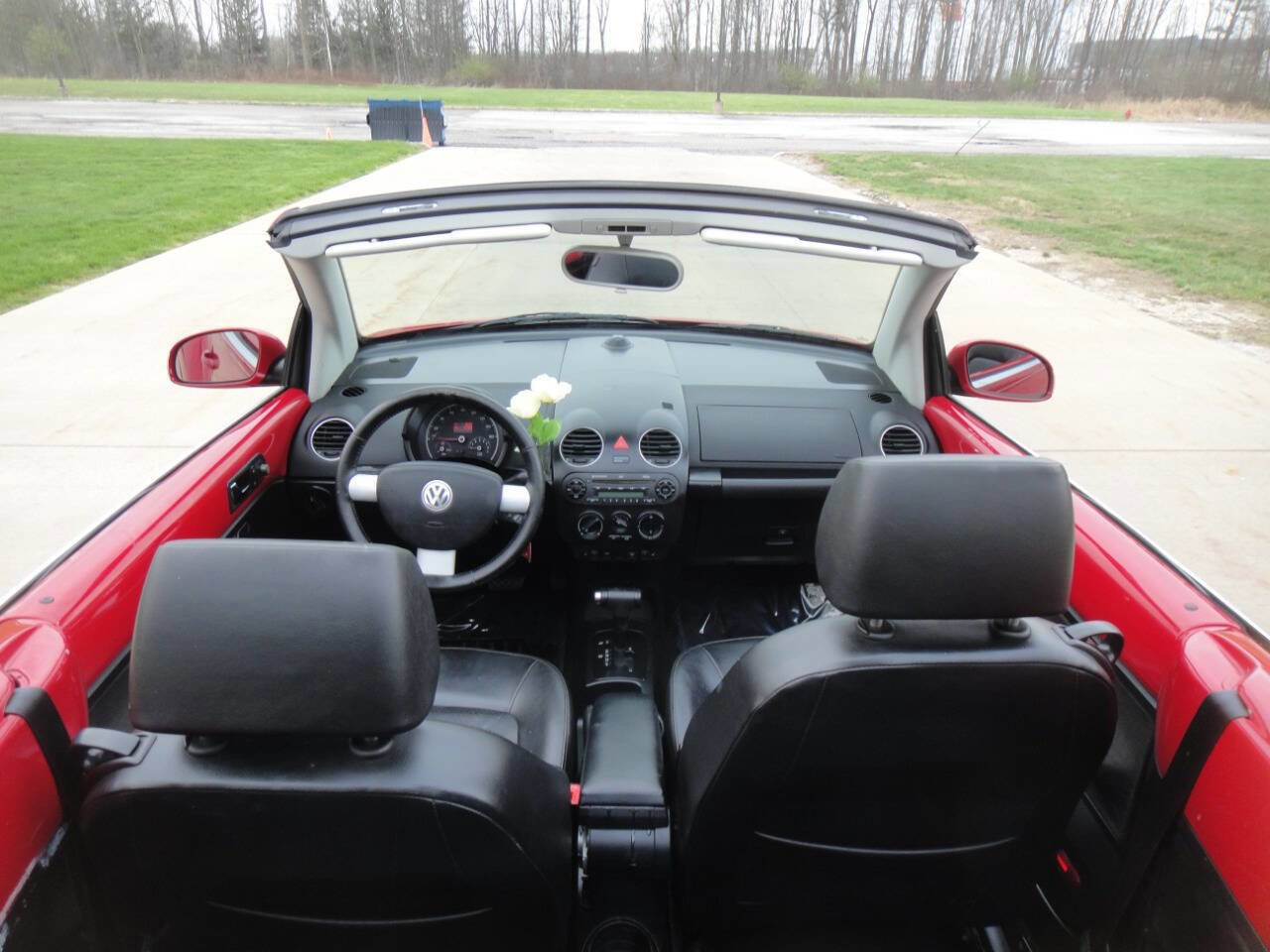 Used 2010 Volkswagen Beetle Final Edition FWD image 6