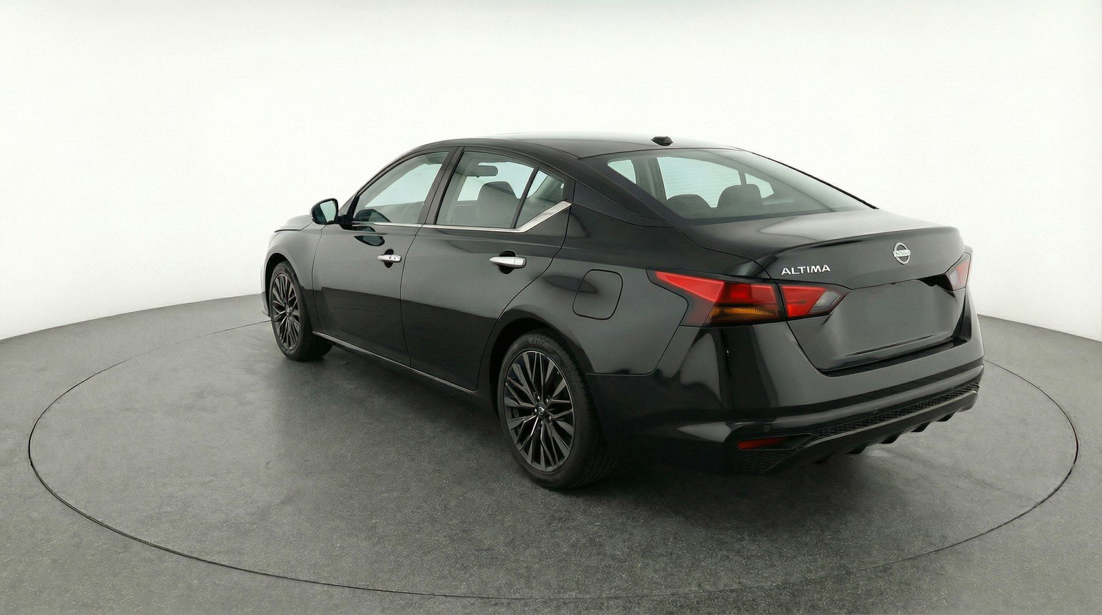 Used 2025 Nissan Altima 2.5 SV image 6