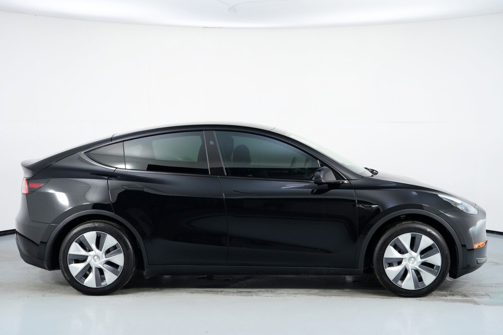 Used 2024 Tesla Model Y 2WD image 53