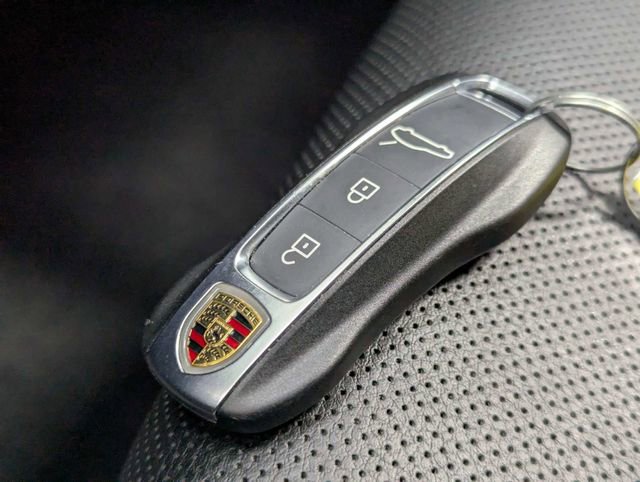 Used 2022 Porsche Panamera 4 Platinum Edition image 24