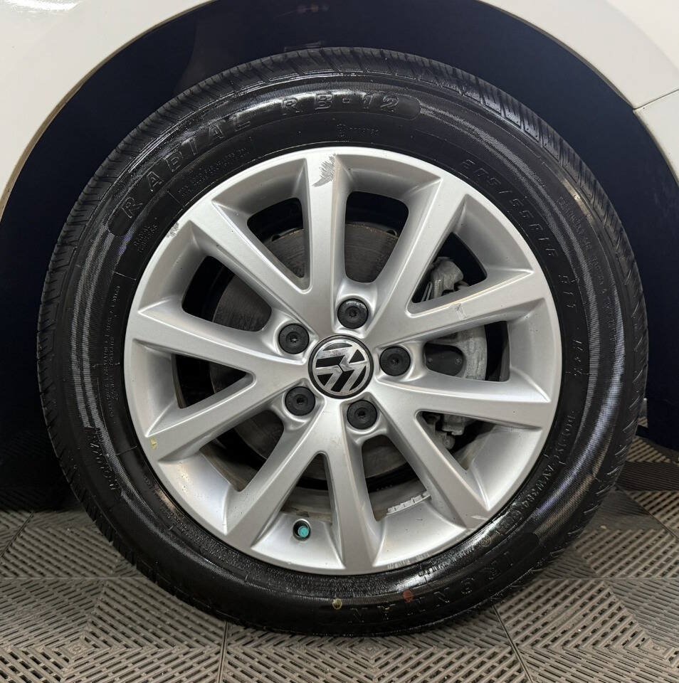 Used 2012 Volkswagen Jetta SE FWD image 22