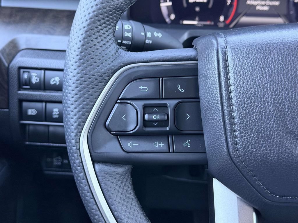 Certified 2025 Toyota Tacoma Limited AWD/4WD image 8