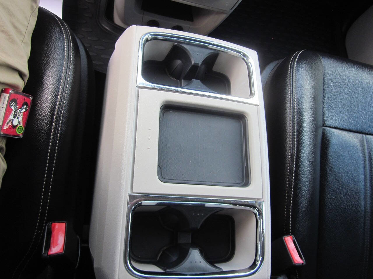 Used 2015 Chrysler Town & Country Touring FWD image 32