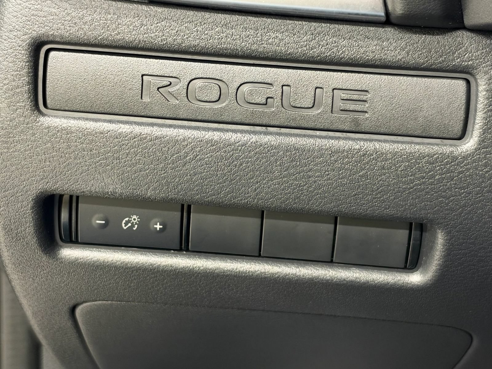 Used 2021 Nissan Rogue S AWD/4WD image 26