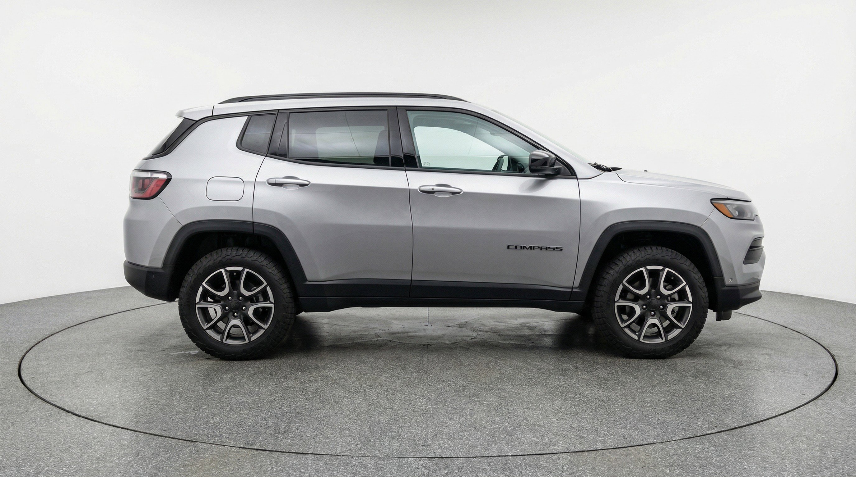Used 2025 Jeep Compass Trailhawk image 11