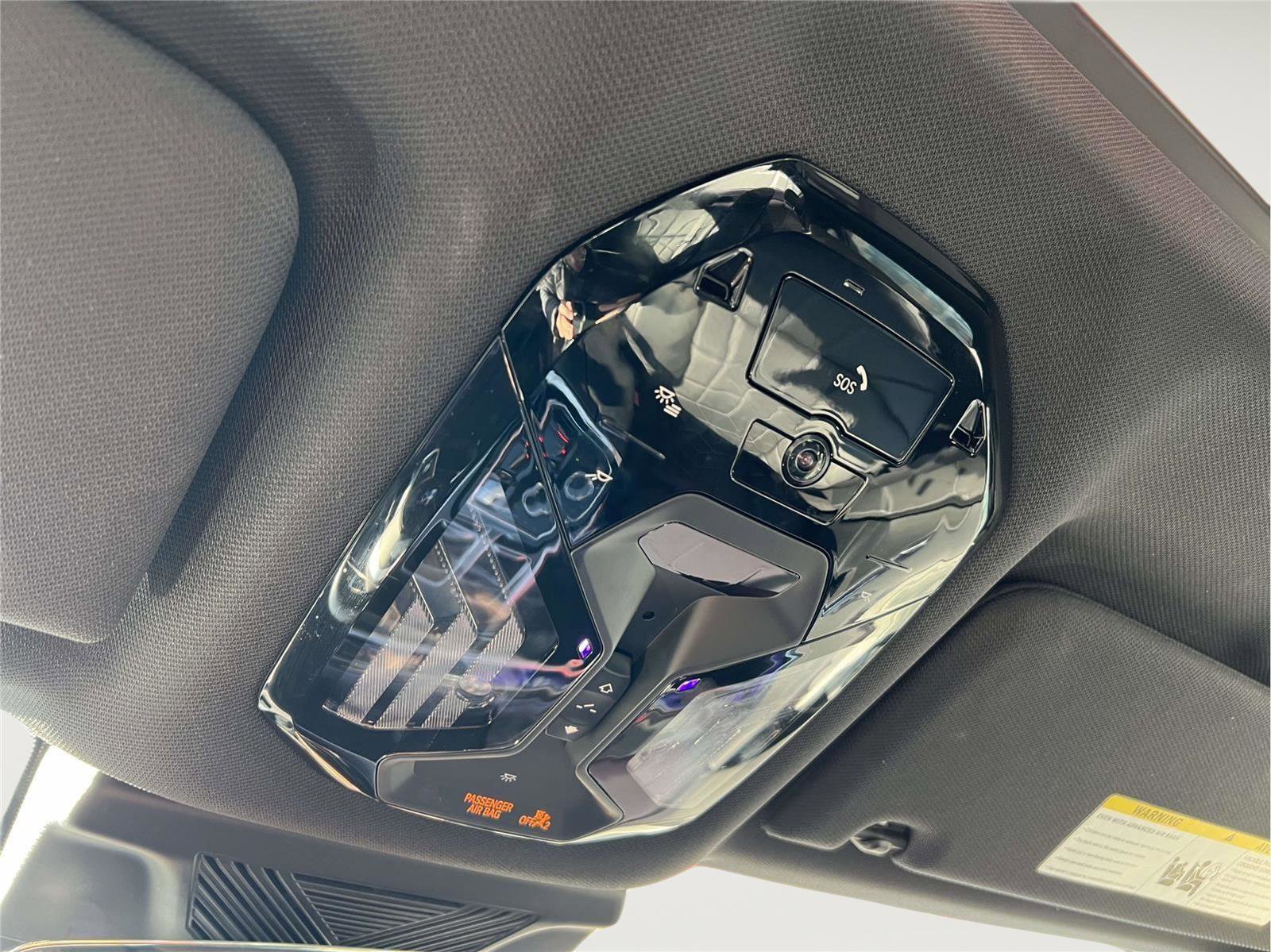 Used 2024 BMW 740i xDrive image 31