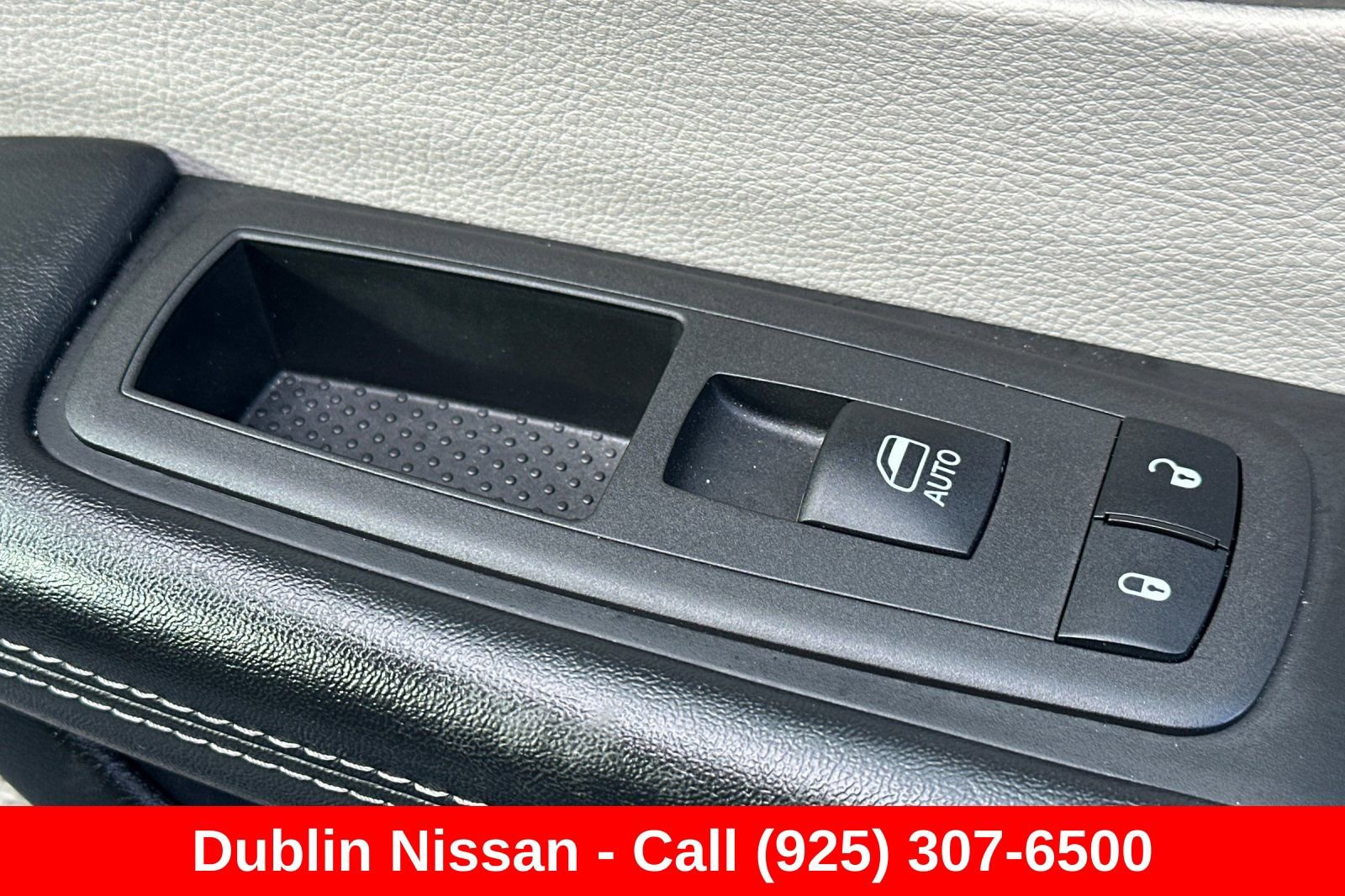 Used 2022 Chrysler Pacifica Touring-L FWD image 24
