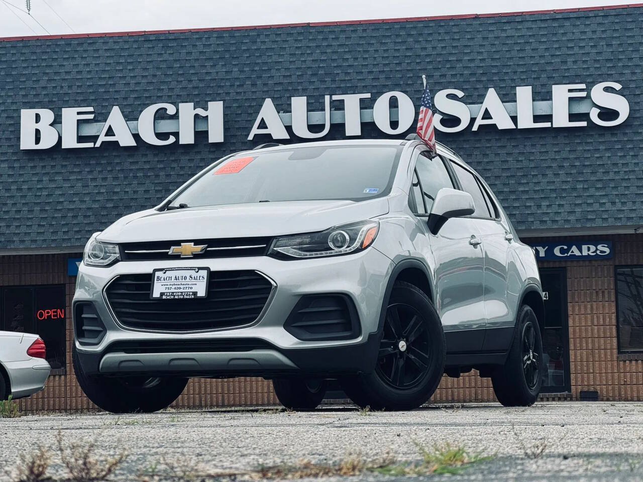 Used 2021 Chevrolet Trax LT FWD image 1