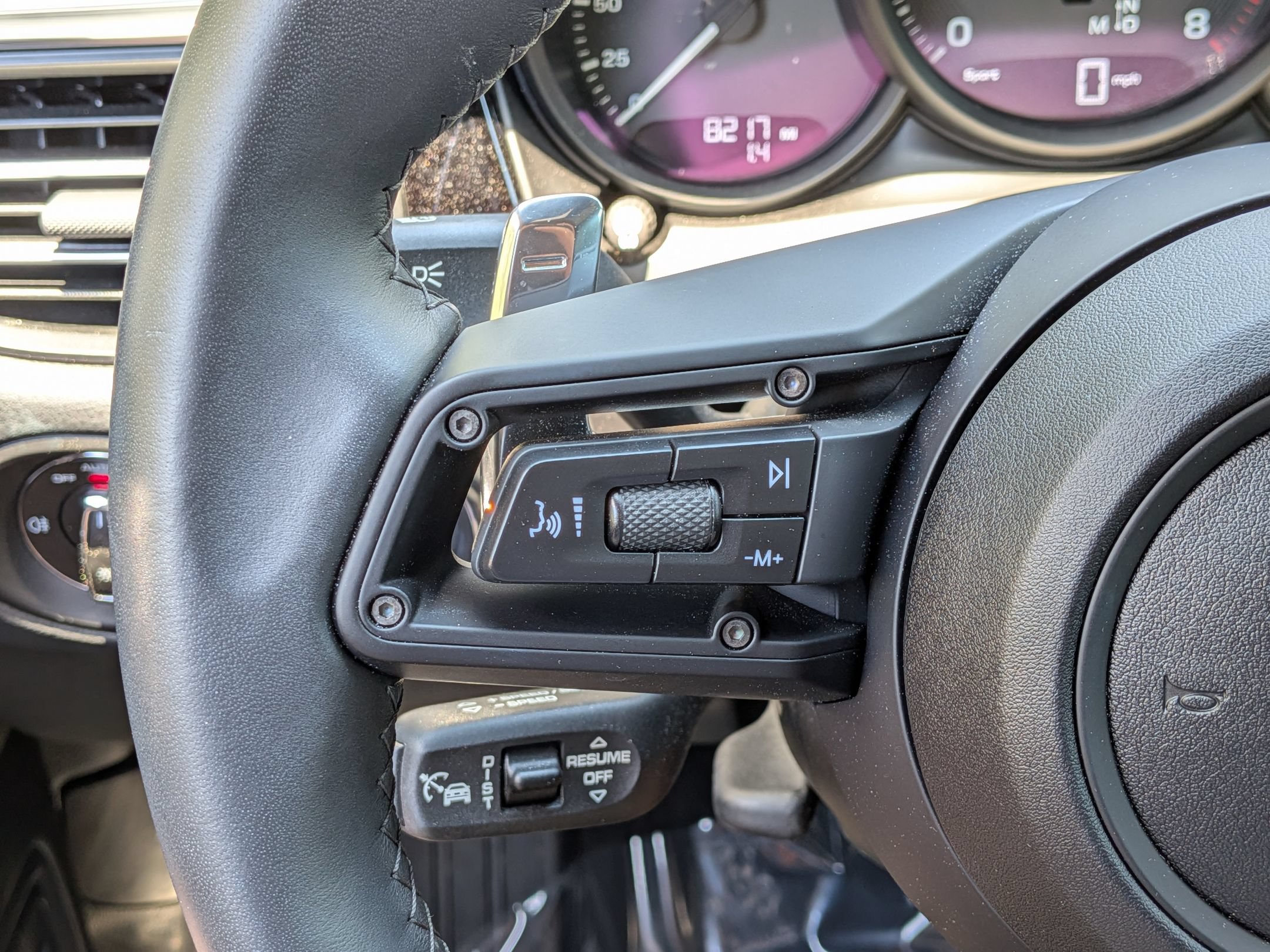 Certified 2025 Porsche Macan Turbo AWD/4WD image 9