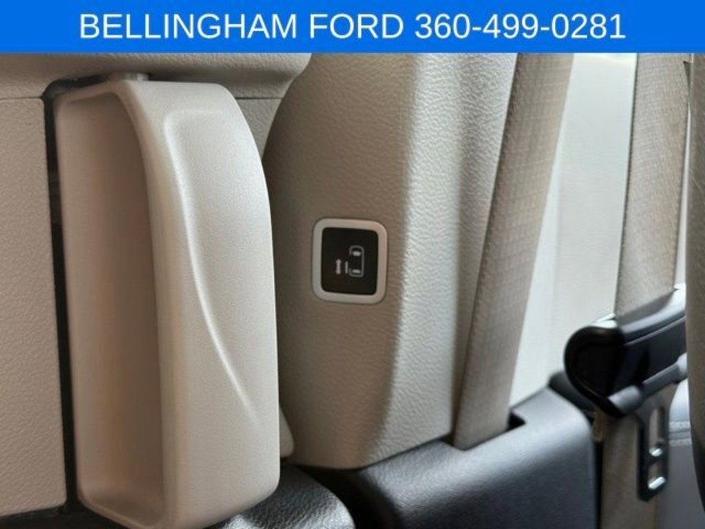 Used 2024 Chrysler Pacifica Touring-L image 39