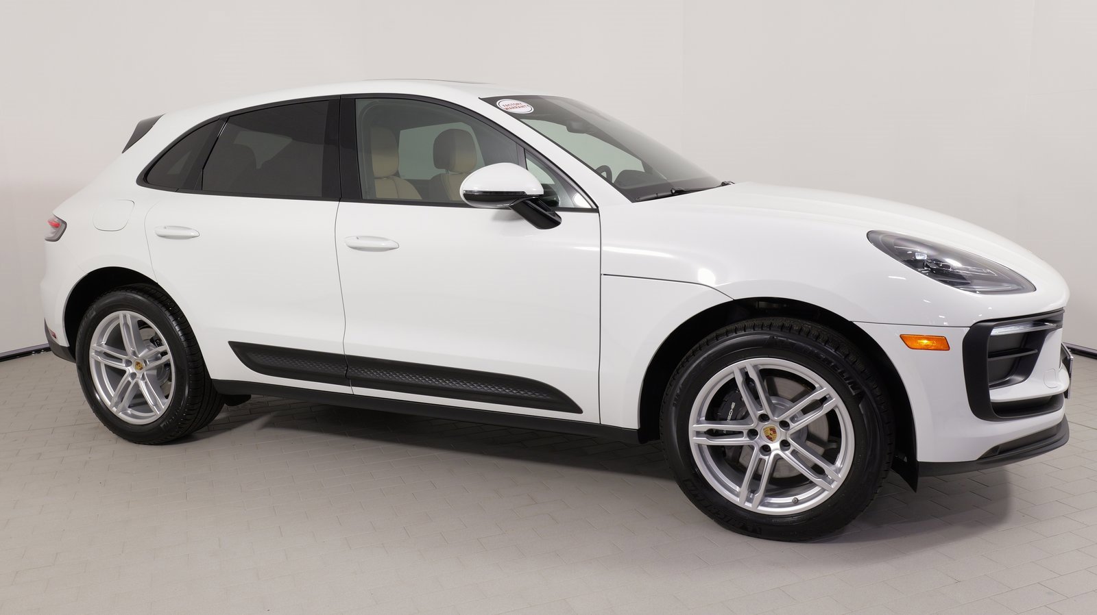 Used 2025 Porsche Macan image 11
