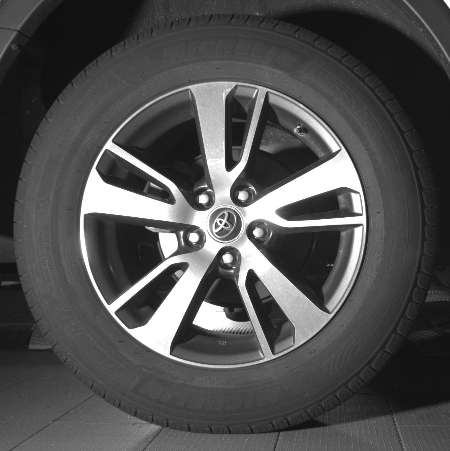 Used 2018 Toyota RAV4 XLE AWD/4WD image 9