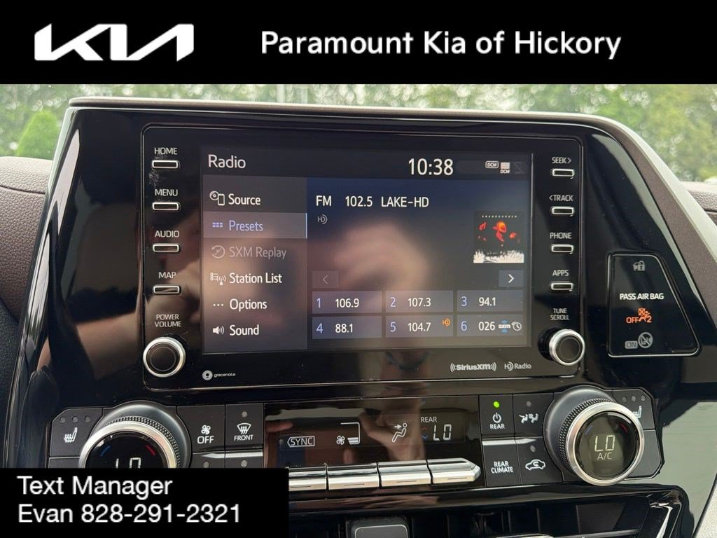 Used 2020 Toyota Highlander XLE FWD image 24