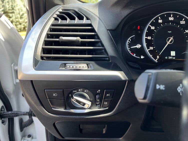 Used 2019 BMW X3 xDrive30i w/ Driving Assistance Package image 11