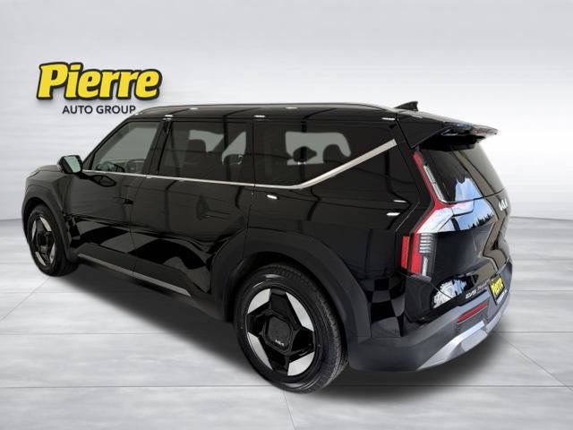 Used 2024 Kia EV9 Wind AWD/4WD image 2